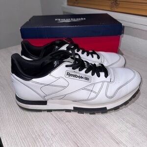 Reebok Men's White and Black Athletic Sneakers